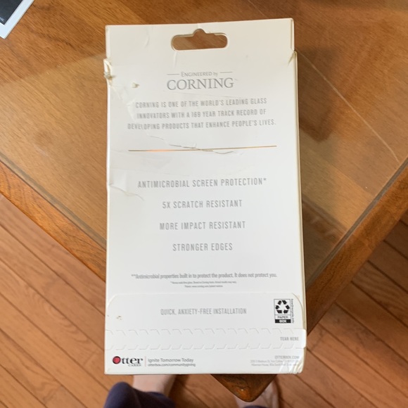 Otterbox Amplify Glass Screen Protecor iPhone SE (2nd generation) or 8, 7, 6s, 6 - Picture 3 of 3